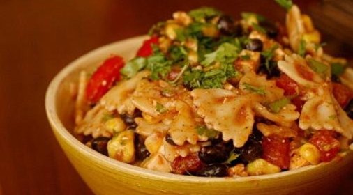 Салат из пасты, фасоли и помидоров