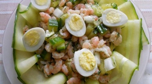 Салат с креветками и китайской капустой