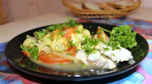 Минтай с овощами в духовке