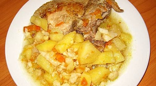 Цветная капуста со свининой в мультиварке