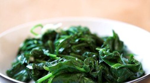 Шпинат с чесноком